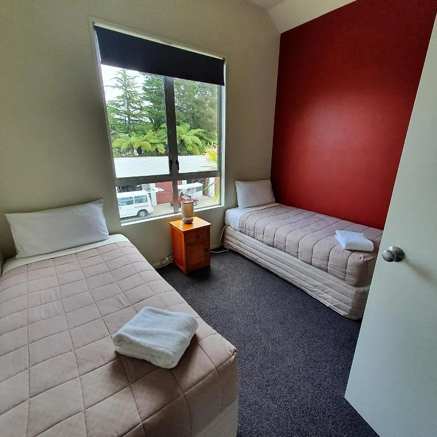 Kuirau Chalet Villa 3-Bedroom, Twin Peaks Rotorua Holiday home