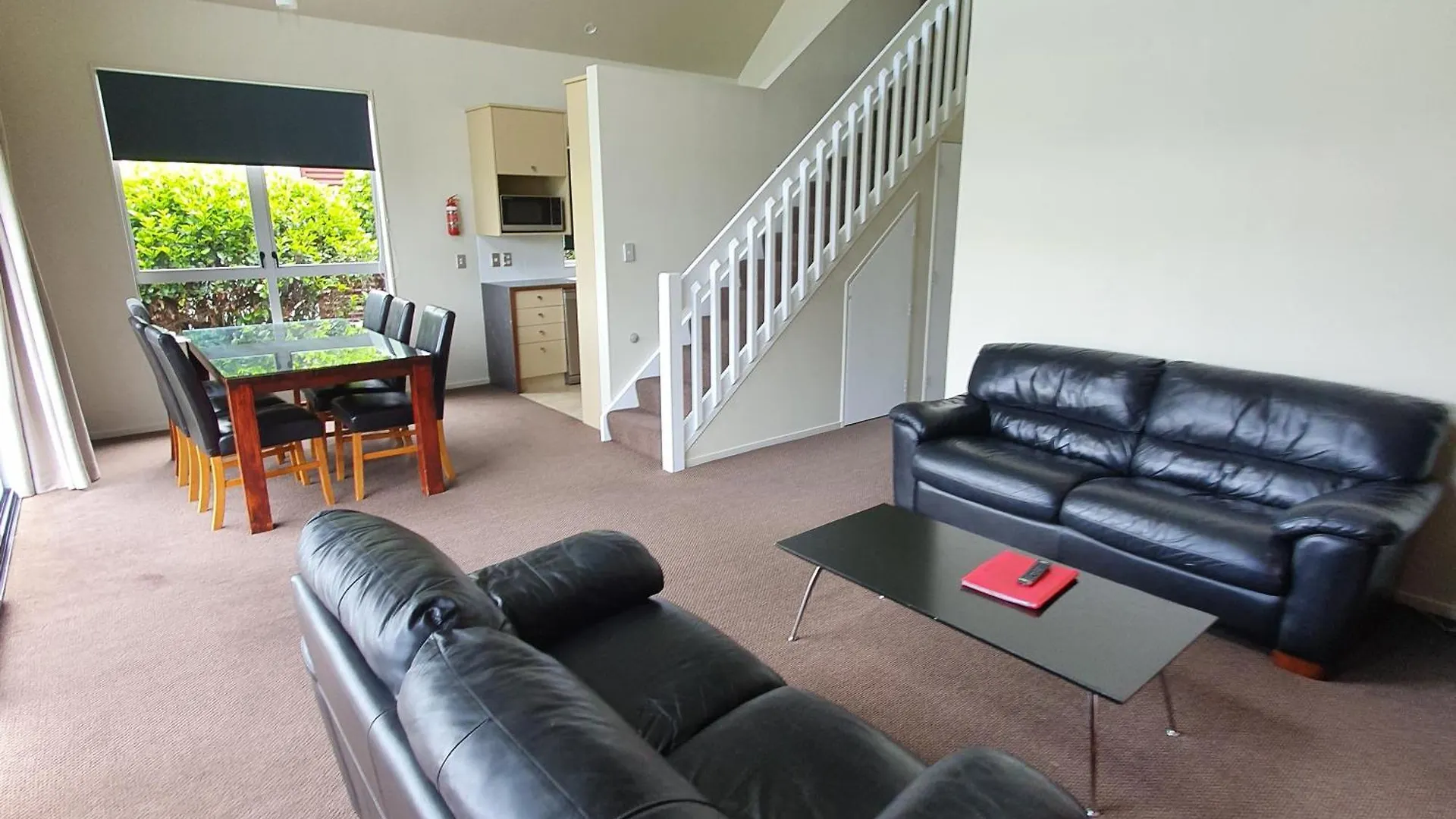 Kuirau Chalet Villa 3-Bedroom, Twin Peaks Rotorua Holiday home